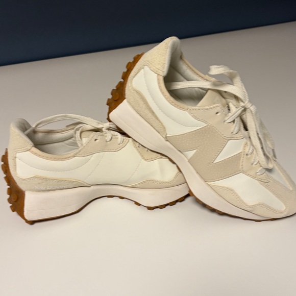 New Balance 327 Off-White Athletic Shoes - Picture 9 of 9